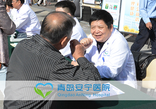 我院参加青岛市“世界精神卫生日”大型义诊活动